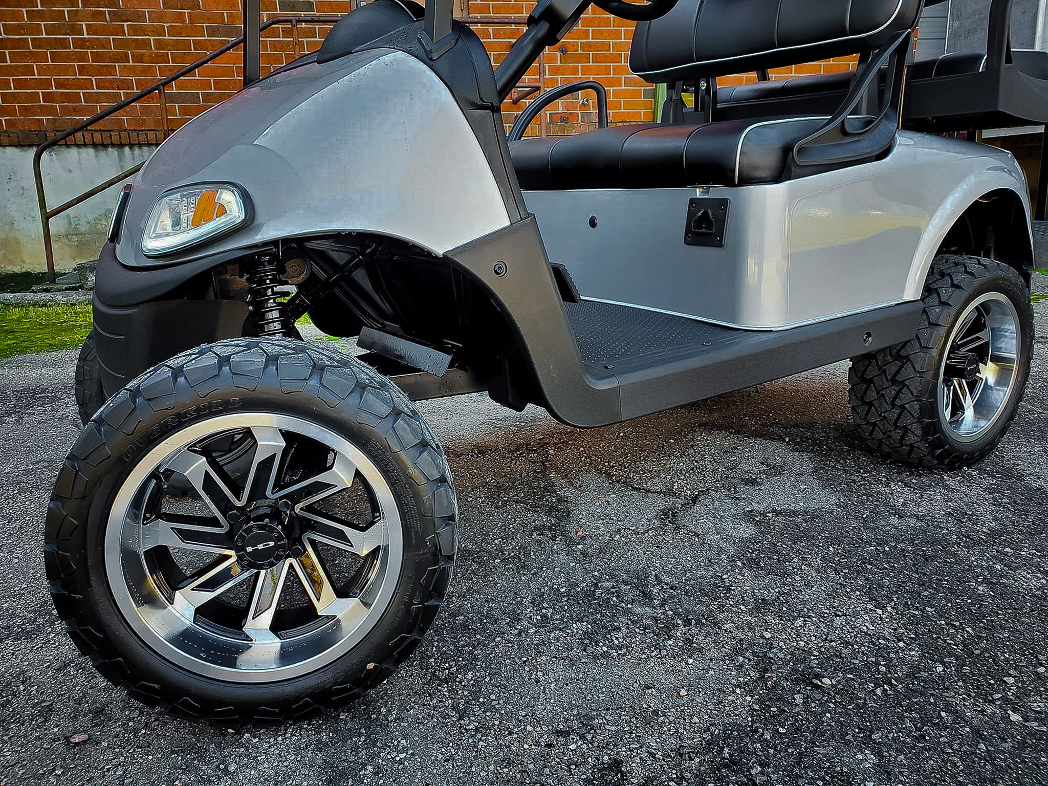 Shop the HD Golf Wheels SAW Gloss Black Machined Face & Lip online today for your Club Car, Cushman, EZGO, ICON EV, Garia, Massimo, Polaris, or Yamaha Golf Cart.
