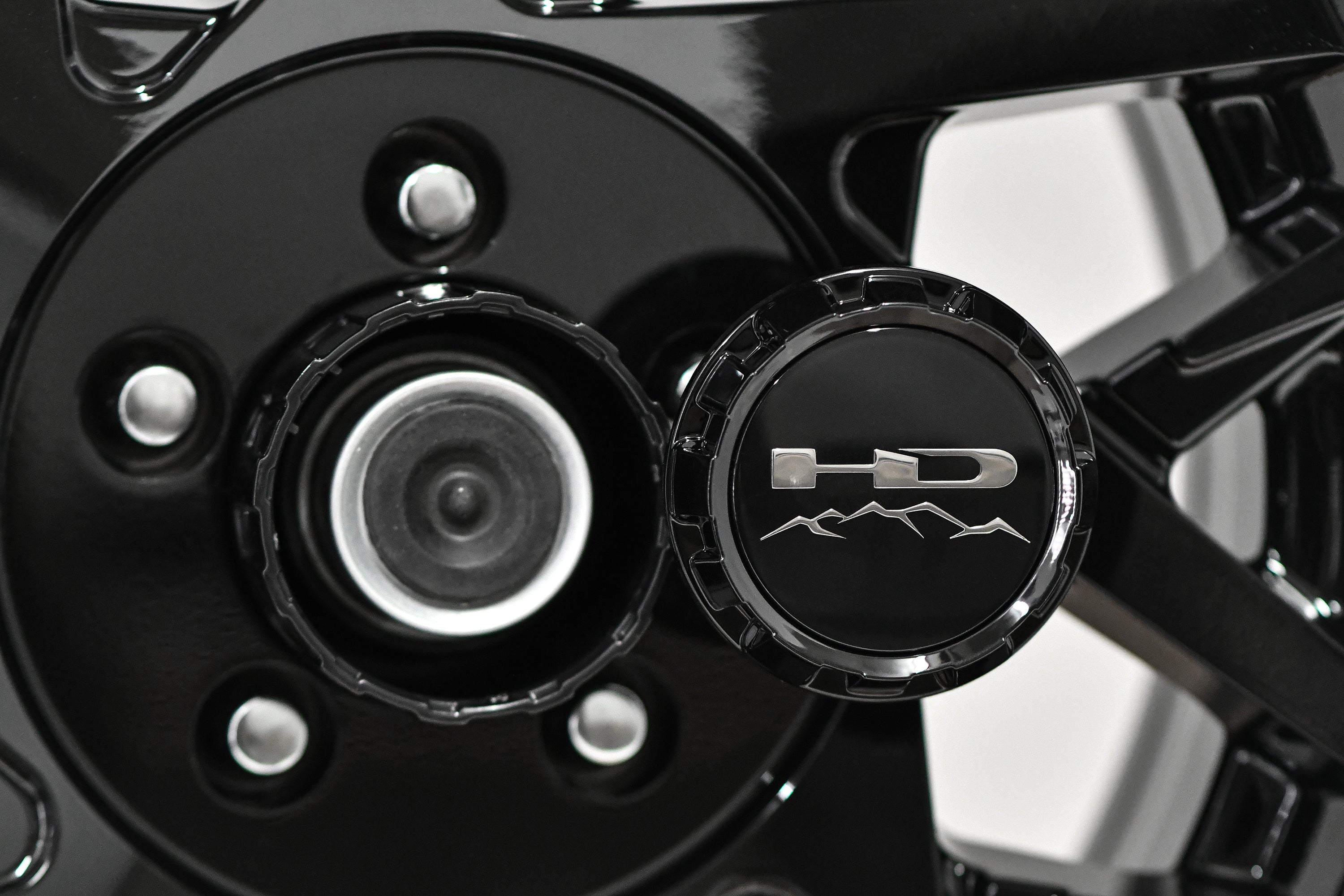 HD Trailer Serviceable Trailer Wheel Rim Center Hub Cap with Removable End for Easy Access to Service Axle Bearing Buddy without having to remove the wheel.