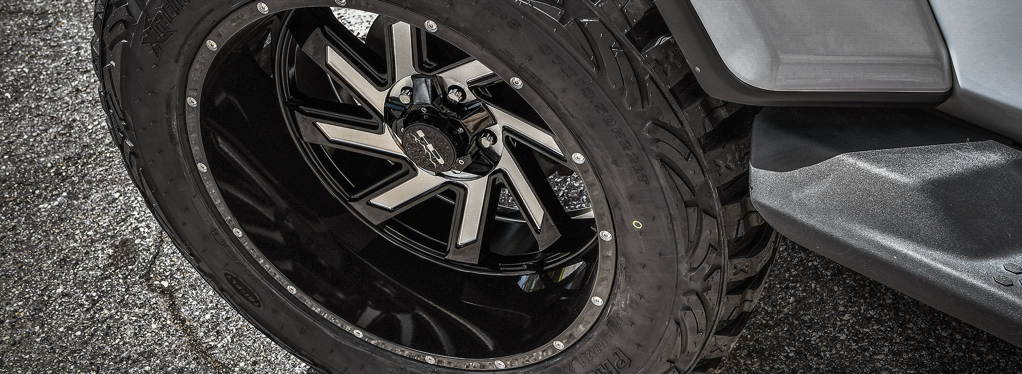 HD off-road wheels saw gloss black milled face