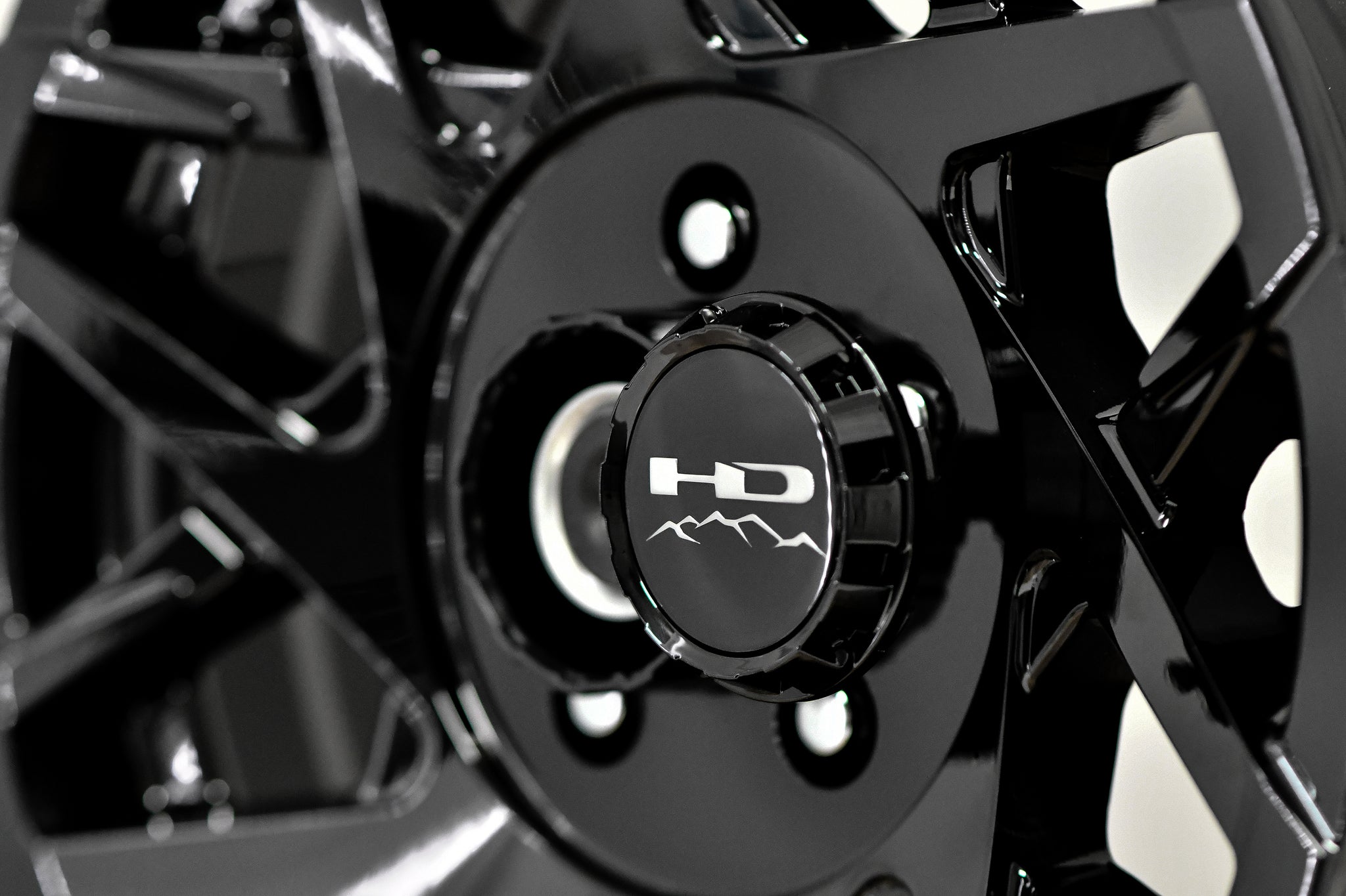6-LUG ) PUSH THROUGH PLASTIC TRAILER CENTER CAP 4.25